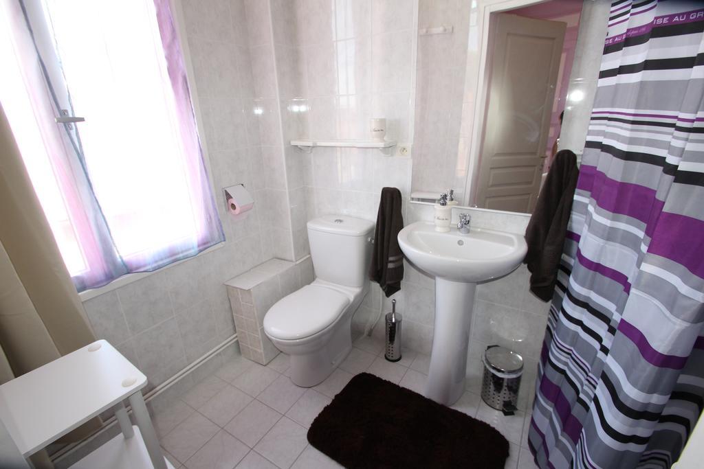 Bed and Breakfast Domaine Des Roses Vaudelnay Номер фото