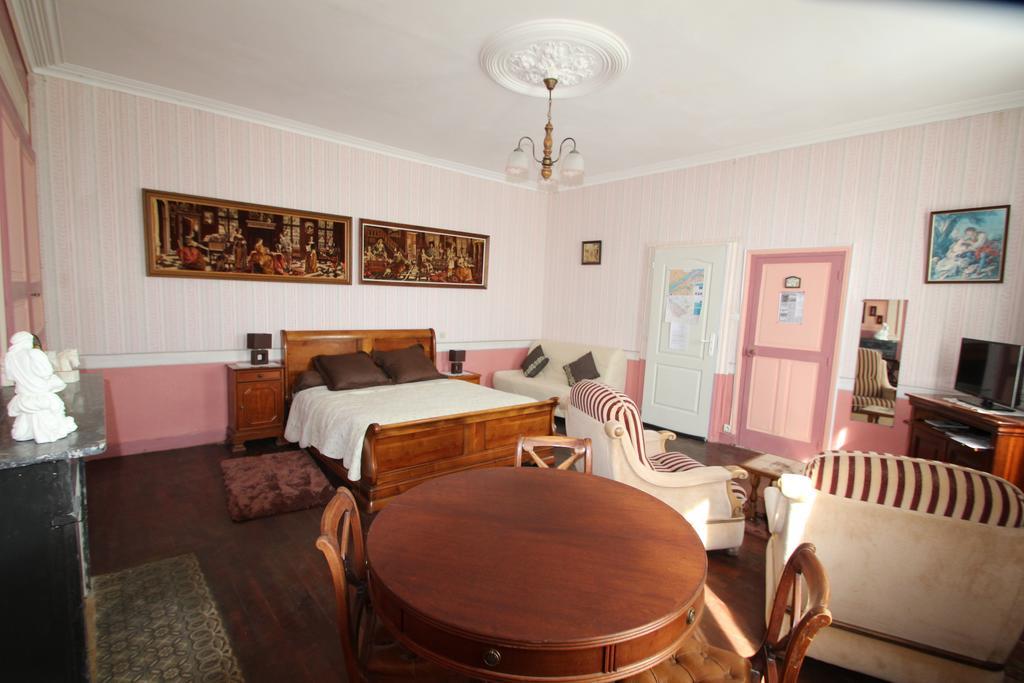 Bed and Breakfast Domaine Des Roses Vaudelnay Номер фото