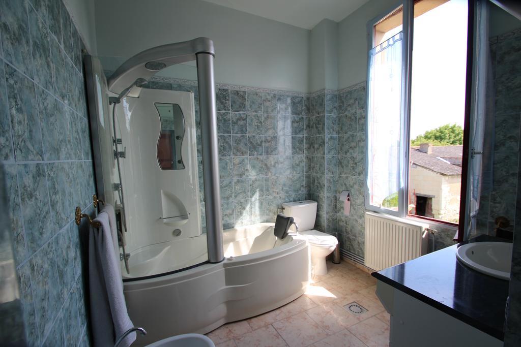 Bed and Breakfast Domaine Des Roses Vaudelnay Номер фото