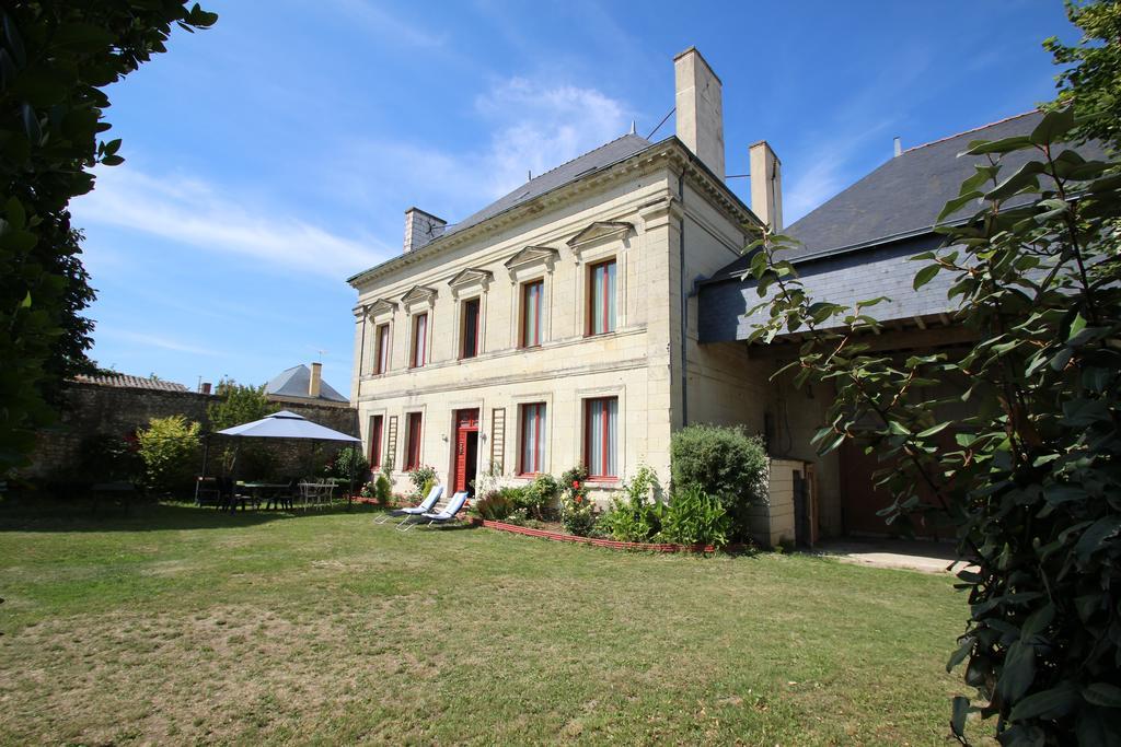Bed and Breakfast Domaine Des Roses Vaudelnay Екстер'єр фото