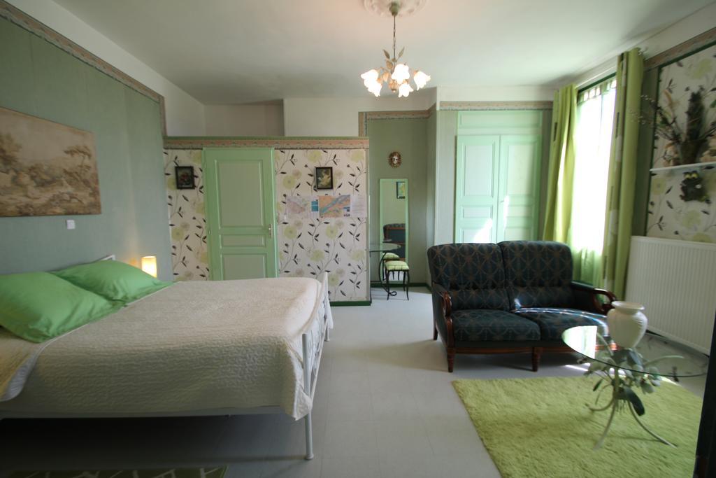 Bed and Breakfast Domaine Des Roses Vaudelnay Номер фото