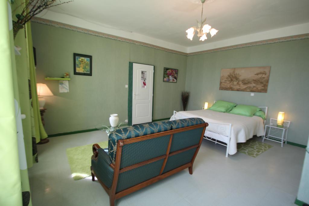 Bed and Breakfast Domaine Des Roses Vaudelnay Номер фото