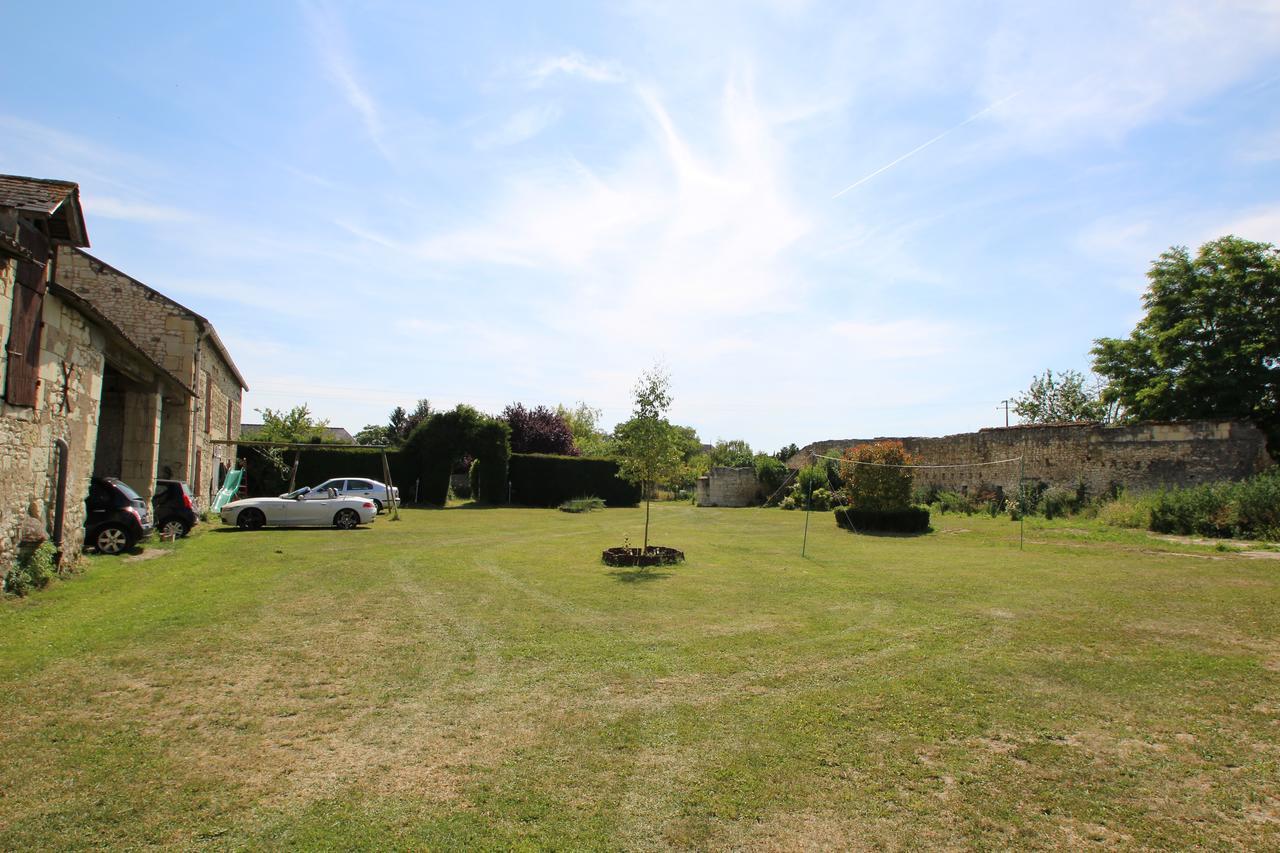 Bed and Breakfast Domaine Des Roses Vaudelnay Екстер'єр фото